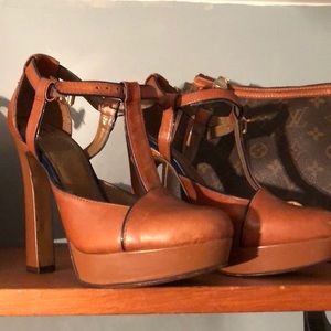 MRKT Tan T-strap heels Sz 7